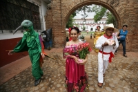 Miércoles 29 de junio. La danza del Bourroncito o del Colibrà es llevada a cabo en las calles de la comunidad de Chiapa de Corzo donde los participantes representan la entrada de la temporada fértil del campo del sureste de México. Miércoles 29 de junio. La danza del Bourroncito o del Colibrà es llevada a cabo en las calles de la comunidad de Chiapa de Corzo donde los participantes representan la entrada de la temporada fértil del campo del sureste de México.
