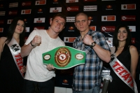 Esta tarde se lleva a cabo la presentación de la función de Box de este fin de semana donde el cartel esta encabezado por Saúl el Canelo Álvarez y Brian Camachis, por el campeonato mundial juvenil peso welter que se llevara a cabo en la ciudad de Tuxtla G