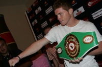 Esta tarde se lleva a cabo la presentación de la función de Box de este fin de semana donde el cartel esta encabezado por Saúl el Canelo Álvarez y Brian Camachis, por el campeonato mundial juvenil peso welter que se llevara a cabo en la ciudad de Tuxtla G