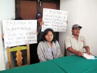 Martes 3 de mayo. Campesinos provenientes de la colonia Santa Inés Buena Vista, municipio de Berriozábal, fundada desde el año 2002, dieron conferencia de prensa en San Cristóbal de Las Casas.  Los campesinos denuncian a un seudo líder de la misma colonia