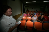 La lic. Enriqueta Burelo durante su poneencia sobre Perspectiva de Genero, esta noche en la facultad de humanidades dela UNACH