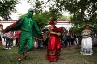 Domingo 26 de junio del 2016. Chiapa de Corzo. La Danza del Colibrí o Burrioncito. Esta danza de origen prehispánico es representada por jóvenes chiapacorceños en la víspera de la celebración de San Pedro en esta rivereña ciudad colonial. Los danzantes re