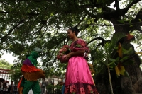 Domingo 26 de junio del 2016. Chiapa de Corzo. La Danza del Colibrí o Burrioncito. Esta danza de origen prehispánico es representada por jóvenes chiapacorceños en la víspera de la celebración de San Pedro en esta rivereña ciudad colonial. Los danzantes re Domingo 26 de junio del 2016. Chiapa de Corzo. La Danza del Colibrí o Burrioncito. Esta danza de origen prehispánico es representada por jóvenes chiapacorceños en la víspera de la celebración de San Pedro en esta rivereña ciudad colonial. Los danzantes re