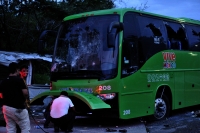 Martes 21 de junio del 2016. Tuxtla Gutiérrez. Foto/EG. Los autobuses donde se transportaban elementos de la Policía Federal fueron apedreados al levantarse el bloqueo que el Movimiento Magisterial mantenía en el Libramiento Norte en el poniente de la cap