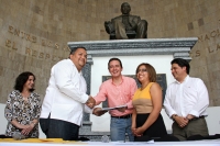 Lunes 17 de junio del 2013. Tuxtla Gutiérrez. Jóvenes chiapanecos agrupados en Ciudadanos 2.0 presentan a los representantes del congreso chiapaneco la Propuesta de Internet Libre por Chiapas, la cual será leída el día de mañana en el pleno legislativo en