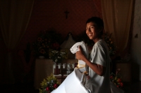 20230723. Suchiapa. Una familia realiza los preparativos para participar en las celebraciones patronales de Santa Ana y hacer el recorrido ritual del Baile de Caballito de Nanbayuli.