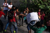 Lunes 25 de julio del 2016. Suchiapa. La Danza del Caballo Blanco o Nandayuli. Durante los festejos de Santa Ana en esta comunidad, los jóvenes bailan acompañados del ritmo de la carrizo y tambores en un vaivén frenético entre quienes representan caballos Lunes 25 de julio del 2016. Suchiapa. La Danza del Caballo Blanco o Nandayuli. Durante los festejos de Santa Ana en esta comunidad, los jóvenes bailan acompañados del ritmo de la carrizo y tambores en un vaivén frenético entre quienes representan caballos