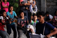 Lunes 25 de julio del 2016. Suchiapa. La Danza del Caballo Blanco o Nandayuli. Durante los festejos de Santa Ana en esta comunidad, los jóvenes bailan acompañados del ritmo de la carrizo y tambores en un vaivén frenético entre quienes representan caballos