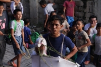 Lunes 25 de julio del 2016. Suchiapa. La Danza del Caballo Blanco o Nandayuli. Durante los festejos de Santa Ana en esta comunidad, los jóvenes bailan acompañados del ritmo de la carrizo y tambores en un vaivén frenético entre quienes representan caballos