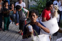 Lunes 25 de julio del 2016. Suchiapa. La Danza del Caballo Blanco o Nandayuli. Durante los festejos de Santa Ana en esta comunidad, los jóvenes bailan acompañados del ritmo de la carrizo y tambores en un vaivén frenético entre quienes representan caballos