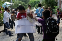 Lunes 25 de julio del 2016. Suchiapa. La Danza del Caballo Blanco o Nandayuli. Durante los festejos de Santa Ana en esta comunidad, los jóvenes bailan acompañados del ritmo de la carrizo y tambores en un vaivén frenético entre quienes representan caballos