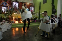 Lunes 25 de julio del 2016. Suchiapa. La Danza del Caballo Blanco o Nandayuli. Durante los festejos de Santa Ana en esta comunidad, los jóvenes bailan acompañados del ritmo de la carrizo y tambores en un vaivén frenético entre quienes representan caballos Lunes 25 de julio del 2016. Suchiapa. La Danza del Caballo Blanco o Nandayuli. Durante los festejos de Santa Ana en esta comunidad, los jóvenes bailan acompañados del ritmo de la carrizo y tambores en un vaivén frenético entre quienes representan caballos