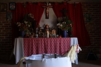 Martes 23 de julio del 2019. Suchiapa. La elaboración del Caballito de ÑumbañulÃ, Los ancianos ayudan a los jóvenes a elaborar el Caballo Blanco durante los dÃas previos a las festividades patronales de Santa Ana en la comunidad de Suchiapa. Martes 23 de julio del 2019. Suchiapa. La elaboración del Caballito de ÑumbañulÃ, Los ancianos ayudan a los jóvenes a elaborar el Caballo Blanco durante los dÃas previos a las festividades patronales de Santa Ana en la comunidad de Suchiapa.