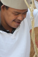 Sábado 11 de abril del 2015. Chiapa de Corzo. La danza del ÑumbañilÃ. Los jóvenes participantes de la Danza del Caballito se preparan este medio dÃa para participar en el ritual prehispánico en honor a San Vicente Ferrer, a quien algunos de los frailes do Sábado 11 de abril del 2015. Chiapa de Corzo. La danza del ÑumbañilÃ. Los jóvenes participantes de la Danza del Caballito se preparan este medio dÃa para participar en el ritual prehispánico en honor a San Vicente Ferrer, a quien algunos de los frailes do