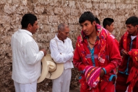 Viernes 19 de enero del 2018. Venustiano Carranza. Los Carrerantes de La San Bartolomé de los Llanos. Cabalgando y ataviados de rojo y cascabeles, los indí­genas recorren las calles entre las iglesias de San Sebastián y San Pedro