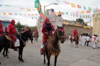 Viernes 19 de enero del 2018. Venustiano Carranza. Los Carrerantes de La San Bartolomé de los Llanos. Cabalgando y ataviados de rojo y cascabeles, los indí­genas recorren las calles entre las iglesias de San Sebastián y San Pedro