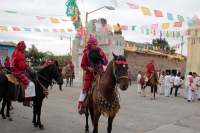 Viernes 19 de enero del 2018. Venustiano Carranza. Los Carrerantes de La San Bartolomé de los Llanos. Cabalgando y ataviados de rojo y cascabeles, los indí­genas recorren las calles entre las iglesias de San Sebastián y San Pedro