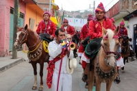 Viernes 19 de enero del 2018. Venustiano Carranza. Los Carrerantes de La San Bartolomé de los Llanos. Cabalgando y ataviados de rojo y cascabeles, los indí­genas recorren las calles entre las iglesias de San Sebastián y San Pedro
