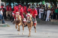 Viernes 19 de enero del 2018. Venustiano Carranza. Los Carrerantes de La San Bartolomé de los Llanos. Cabalgando y ataviados de rojo y cascabeles, los indí­genas recorren las calles entre las iglesias de San Sebastián y San Pedro
