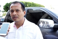 Miércoles 15 de enero del 2015. Tuxtla Gutiérrez. Samuel Chacón se inscribe como aspirante para poder ser candidato para la diputación por Tapachula.