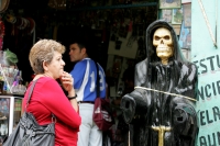 Cada día es posible ver imágenes de la Santa Muerte como esta que se encuentra en las cercanías del Hospital Regional  y que nos muestra que el culto se arraiga más en nuestras comunidades.