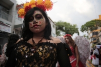 20231025. Tuxtla. Calaveras y Catrinas marchan hacia el centro de la ciudad.