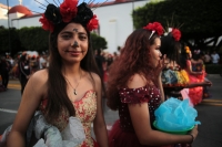 20231025. Tuxtla. Calaveras y Catrinas marchan hacia el centro de la ciudad.