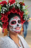20231025. Tuxtla. Calaveras y Catrinas marchan hacia el centro de la ciudad.