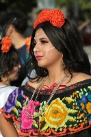 20231025. Tuxtla. Calaveras y Catrinas marchan hacia el centro de la ciudad.