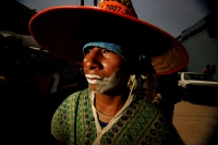 Especial / La Danza del Calalá de Suchiapa/ 38 fotos / Los danzantes de las cofradías y mayordomías de la etnia Zoque de la comunidad Suchiapa en el estado de Chiapas, danzan por las calles de esta comunidad la Danza del Calalá donde representan la lucha 