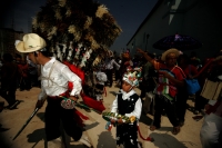 Especial / La Danza del Calalá de Suchiapa/ 38 fotos / Los danzantes de las cofradías y mayordomías de la etnia Zoque de la comunidad Suchiapa en el estado de Chiapas, danzan por las calles de esta comunidad la Danza del Calalá donde representan la lucha 