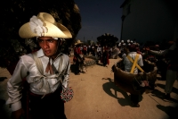 Especial / La Danza del Calalá de Suchiapa/ 38 fotos / Los danzantes de las cofradías y mayordomías de la etnia Zoque de la comunidad Suchiapa en el estado de Chiapas, danzan por las calles de esta comunidad la Danza del Calalá donde representan la lucha 