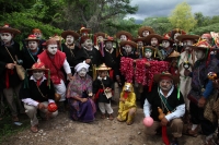 Martes 13 de junio del 2017. Suchiapa. El recorrido de la topada del Santísimo da inicio a las danzas del Calalá en las comunidades de esta localidad de la depresión central de Chiapas.  Los danzantes se reúnen entre las comunidades de oriente de Suchiapa