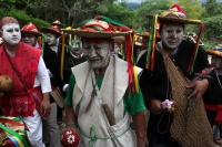 Martes 13 de junio del 2017. Suchiapa. El recorrido de la topada del Santísimo da inicio a las danzas del Calalá en las comunidades de esta localidad de la depresión central de Chiapas.  Los danzantes se reúnen entre las comunidades de oriente de Suchiapa