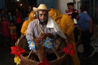 Miércoles 14 de agosto del 2017. Chiapa de Corzo. Los danzantes del Calalá en la ribera del rio Grande guardan la costumbre del visitar el Cerro del Tigre o Diliñumbure donde los habitantes relatan la historia del lugar encantado donde aparecÃa un pequeño Miércoles 14 de agosto del 2017. Chiapa de Corzo. Los danzantes del Calalá en la ribera del rio Grande guardan la costumbre del visitar el Cerro del Tigre o Diliñumbure donde los habitantes relatan la historia del lugar encantado donde aparecÃa un pequeño