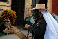 Miércoles 30 de mayo del 2018. Chiapa de Corzo. Los jóvenes danzantes del Calalá del Bario Benito Juárez se preparan para realizar el recorrido hacia el Cerro del Tigre esta tarde