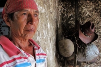 Lunes 20 de junio (40 fotos) Los participantes de la danza del Calalá visten tocados color azul y adornan sus cabezas con paliacates para identificarse con la usanza de los pueblos originales de la depresión central de Chiapas. Esta festividad tiene su pu