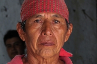 Lunes 20 de junio (40 fotos) Los participantes de la danza del Calalá visten tocados color azul y adornan sus cabezas con paliacates para identificarse con la usanza de los pueblos originales de la depresión central de Chiapas. Esta festividad tiene su pu