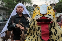 Miércoles 30 de mayo del 2018. Chiapa de Corzo. Los jóvenes danzantes del Calalá del Bario Benito Juárez se preparan para realizar el recorrido hacia el Cerro del Tigre esta tarde