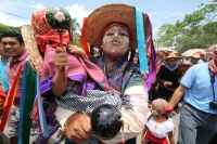 Miércoles 22 de junio.  (20 fotos). El jueves de Corpus se viste de colores y de festividad en la comunidad de Suchiapa, cuando sucede el punto culminante de las celebraciones tradicionales del Calalá o Danza del Venado y del Tigre el cual representa part
