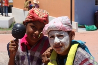 Domingo 22 de junio del 2014. Suchiapa, Chiapas. Durante las celebraciones patronales del Corpus Christi, los danzantes del Calalá visitan La Cruz del Perdón en las cercanías del panteón de la localidad para continuar con el tradicional recorrido hacia la