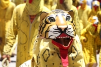Domingo 22 de junio del 2014. Suchiapa, Chiapas. Durante las celebraciones patronales del Corpus Christi, los danzantes del Calalá visitan La Cruz del Perdón en las cercanías del panteón de la localidad para continuar con el tradicional recorrido hacia la