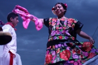 Jueves 15 de septiembre del 2016. Chiapa de Corzo. Al inicio de la noche mexicana en esta colonial ciudad del sureste de México, los grupos dancísticos de las 8 regiones oaxaqueñas realizan las danzas ceremoniales de La Calenda durante las celebraciones d