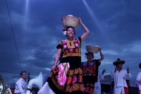 Jueves 15 de septiembre del 2016. Chiapa de Corzo. Al inicio de la noche mexicana en esta colonial ciudad del sureste de México, los grupos dancísticos de las 8 regiones oaxaqueñas realizan las danzas ceremoniales de La Calenda durante las celebraciones d
