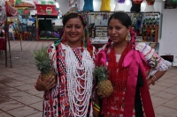 Jueves 15 de septiembre del 2016. Chiapa de Corzo. Al inicio de la noche mexicana en esta colonial ciudad del sureste de México, los grupos dancísticos de las 8 regiones oaxaqueñas realizan las danzas ceremoniales de La Calenda durante las celebraciones d