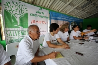 Viernes 8 de noviembre del 2013. Chiapa de Corzo. Pobladores de la Ribera Cahuare se manifiestan esta mañana para anunciar las medidas de protesta que realizaran en las siguientes semanas para exigir la intervención estatal para controlar la contaminación Viernes 8 de noviembre del 2013. Chiapa de Corzo. Pobladores de la Ribera Cahuare se manifiestan esta mañana para anunciar las medidas de protesta que realizaran en las siguientes semanas para exigir la intervención estatal para controlar la contaminación