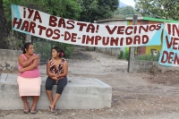 Domingo 5 de junio. Habitantes de las colonias populares aledañas a la Fabrica Caleras y Morteros de Chiapas protestan con mantas para que sean verificados los daños ecológicos causados a la reserva ecológica del Cañón del Sumidero. Domingo 5 de junio. Habitantes de las colonias populares aledañas a la Fabrica Caleras y Morteros de Chiapas protestan con mantas para que sean verificados los daños ecológicos causados a la reserva ecológica del Cañón del Sumidero.