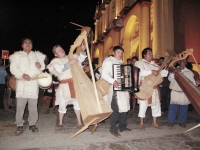 Foto/Miradasur. Viernes 1 de abril. San Cristóbal de las Casas. La velada de este jueves 31 de marzo culmino con callejoneadas acompañadas por estudiantinas y grupos musicales de las diferentes localidades que conforman la ciudad de San Cristóbal de las C