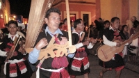 Foto/Miradasur. Viernes 1 de abril. San Cristóbal de las Casas. La velada de este jueves 31 de marzo culmino con callejoneadas acompañadas por estudiantinas y grupos musicales de las diferentes localidades que conforman la ciudad de San Cristóbal de las C Foto/Miradasur. Viernes 1 de abril. San Cristóbal de las Casas. La velada de este jueves 31 de marzo culmino con callejoneadas acompañadas por estudiantinas y grupos musicales de las diferentes localidades que conforman la ciudad de San Cristóbal de las C