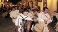 Foto/Miradasur. Viernes 1 de abril. San Cristóbal de las Casas. La velada de este jueves 31 de marzo culmino con callejoneadas acompañadas por estudiantinas y grupos musicales de las diferentes localidades que conforman la ciudad de San Cristóbal de las C